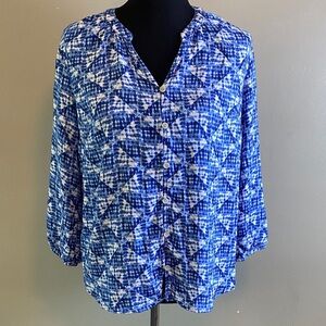 Sonoma Women’s Blue & White Patterned Top Sz L Mandarin Collar V-Neck 3/4 Sleeve